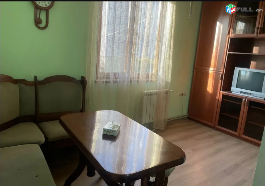 LA09280 Վարձով 3  սենյականոց բնակարան Աբովյան փողոցում