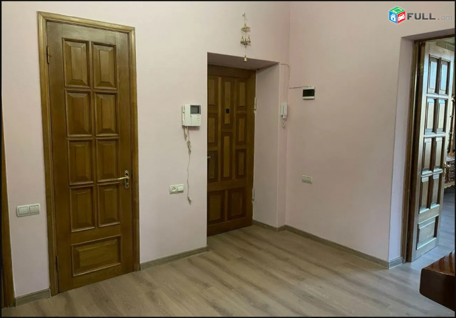 LA09280 Վարձով 3  սենյականոց բնակարան Աբովյան փողոցում
