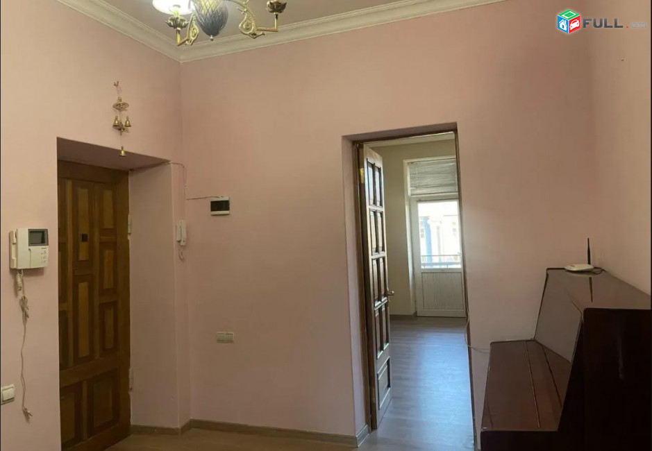 LA09280 Վարձով 3  սենյականոց բնակարան Աբովյան փողոցում