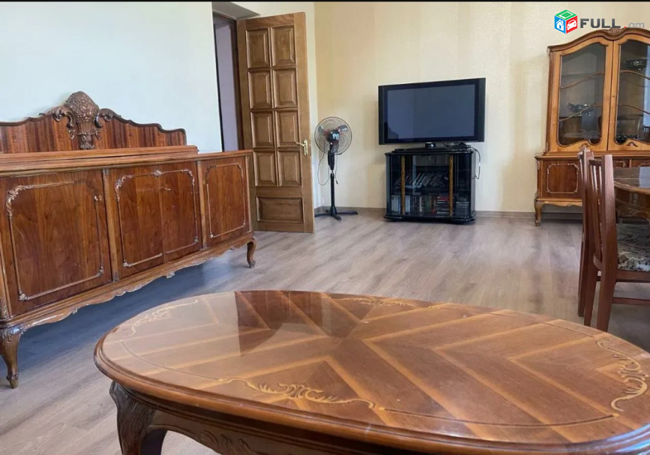 LA09280 Վարձով 3  սենյականոց բնակարան Աբովյան փողոցում