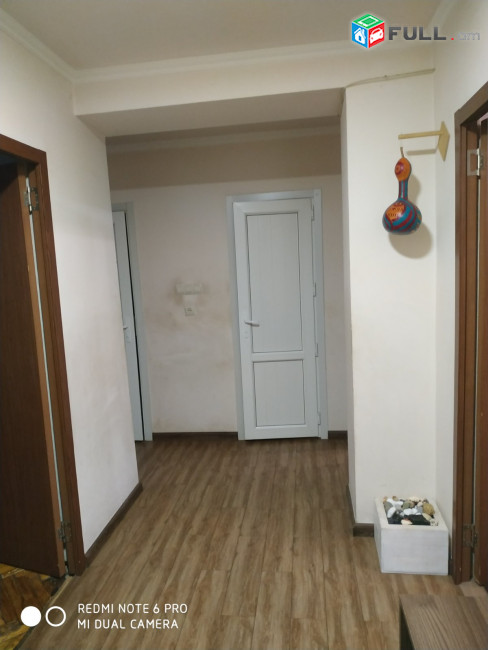 LA09336 Վարձով 3 սենյականոց բնակարան Աղայան փողոցում