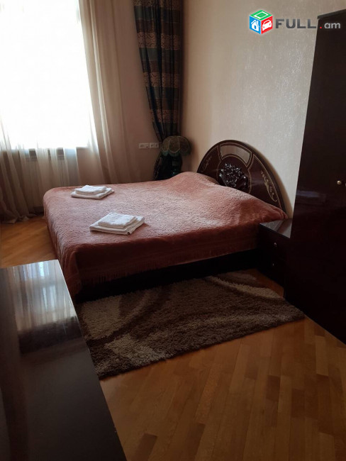  LA00395 Վարձով 3 սենյականոց բնակարան Թումանյան փողոցում