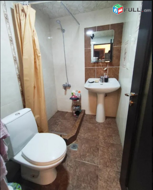 LA09363 Վարձով 2 սենյականոց բնակարան Նար-Դոսի փողոցում