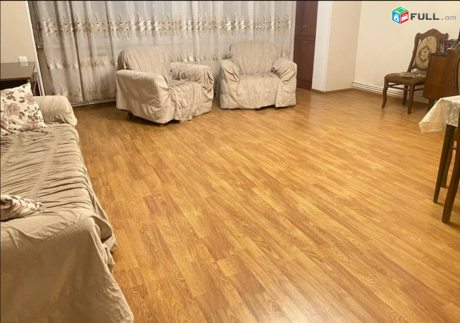 LA09375 Վարձով 3 սենյականոց բնակարան Տիգրան Պետրոսյան փողոցում