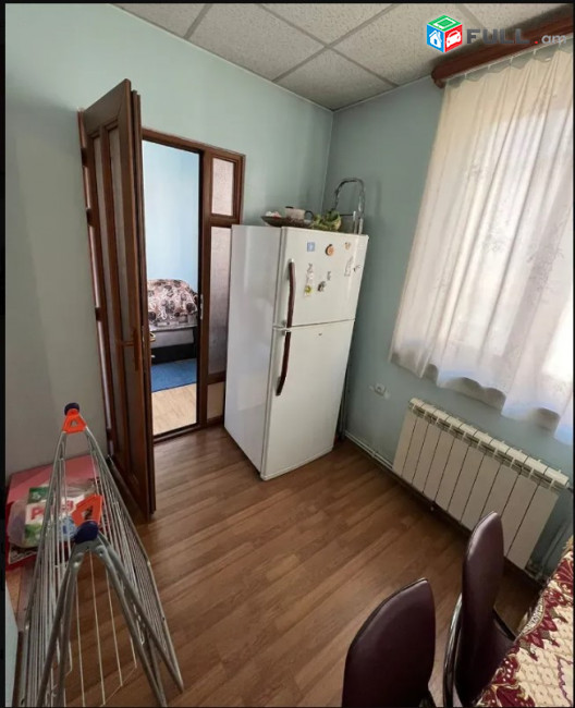 LA09384 Վարձով 3 սենյականոց բնակարան Արտաշիսյան փողոց