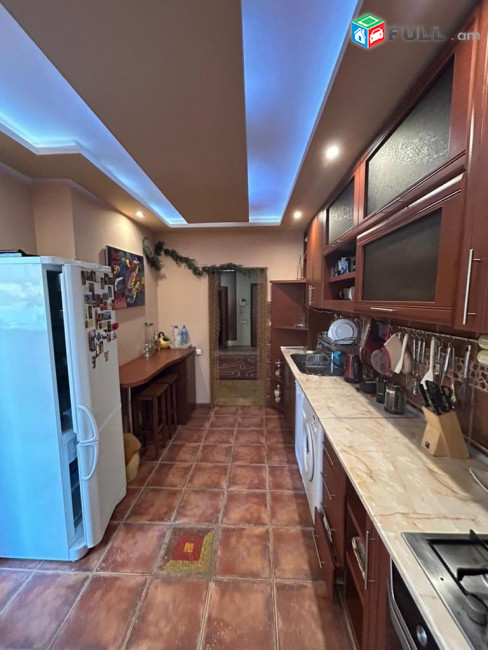 LA09430 Վարձով 3 սենյականոց բնակարան Նալբանդյան փողոց, Սայաթ Նովա