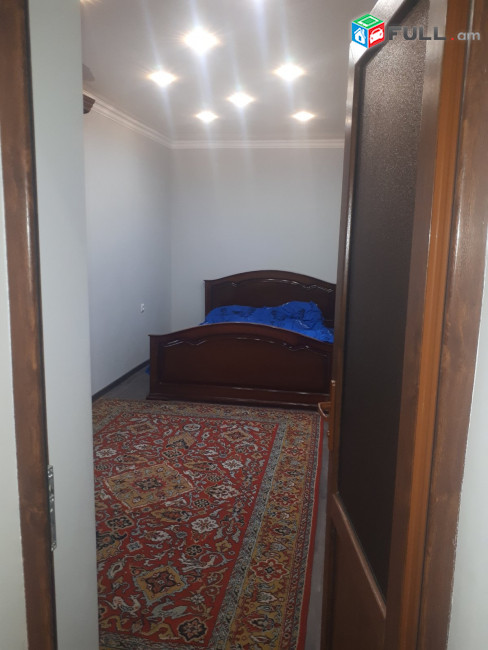LA09444 Վարձով 2 ս. 3 դարձրած բնակարան Լենինգրադյան փողոցում 
