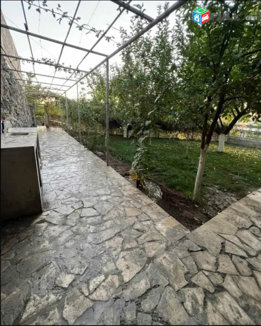 LA09463 Վարձով 4 սենյականոց 2  հարկանի քարե տուն Մհեր Մկրտչյան փողոցում Ավանում