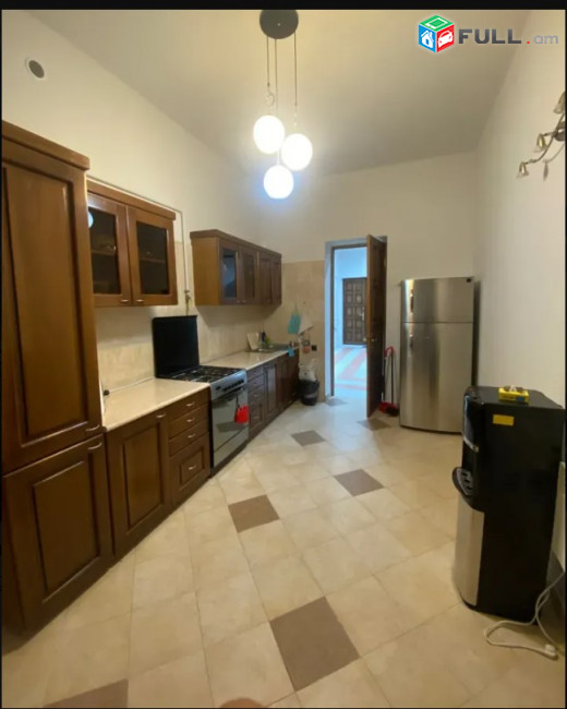 LA09476 Վարձով 5 սենյականոց 3 հարկանի առանձնատուն Բագրևանդ թաղամասում