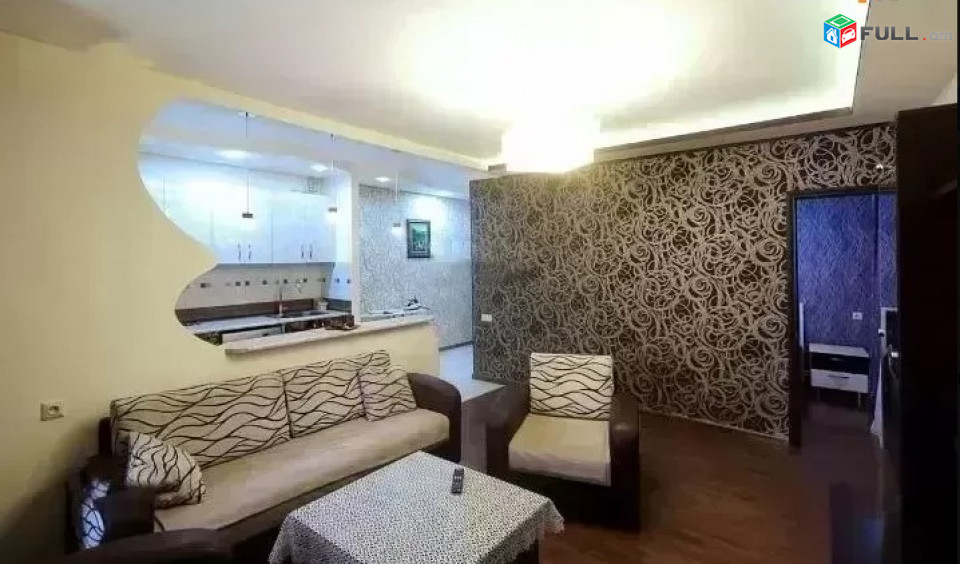 LA09494 Վարձով 3 սենյականոց բնակարան Արամ Խաչատրյանի փողոցում