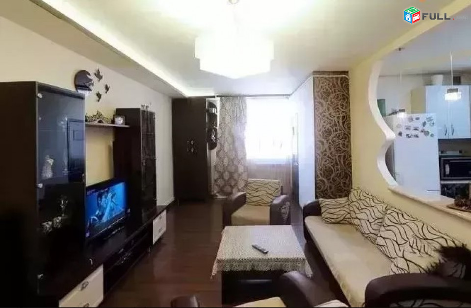 LA09494 Վարձով 3 սենյականոց բնակարան Արամ Խաչատրյանի փողոցում