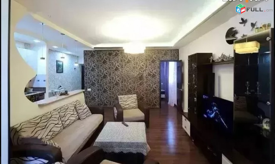 LA09494 Վարձով 3 սենյականոց բնակարան Արամ Խաչատրյանի փողոցում