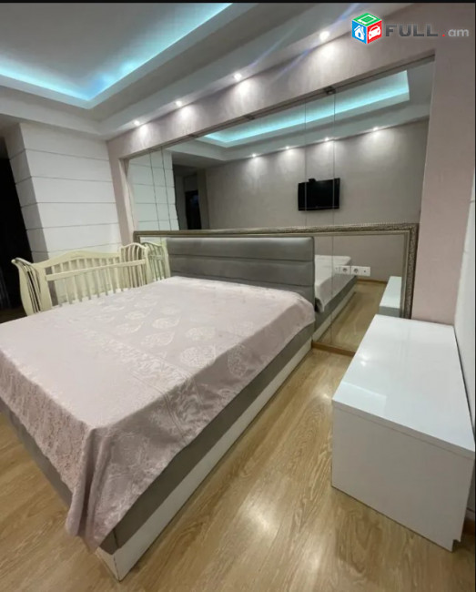 LA09542 Վարձով 3 սենյականոց բնակարան  Ամիրյան փողոց ,նորակառույց շենքում
