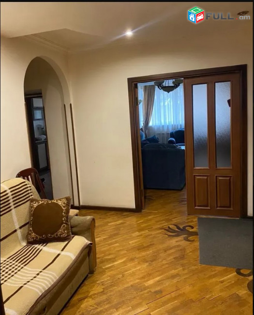 LA09548 Վարձով 3 սենյականոց բնակարան Պուշկինի փողոցում