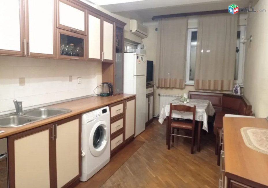LA09548 Վարձով 3 սենյականոց բնակարան Պուշկինի փողոցում