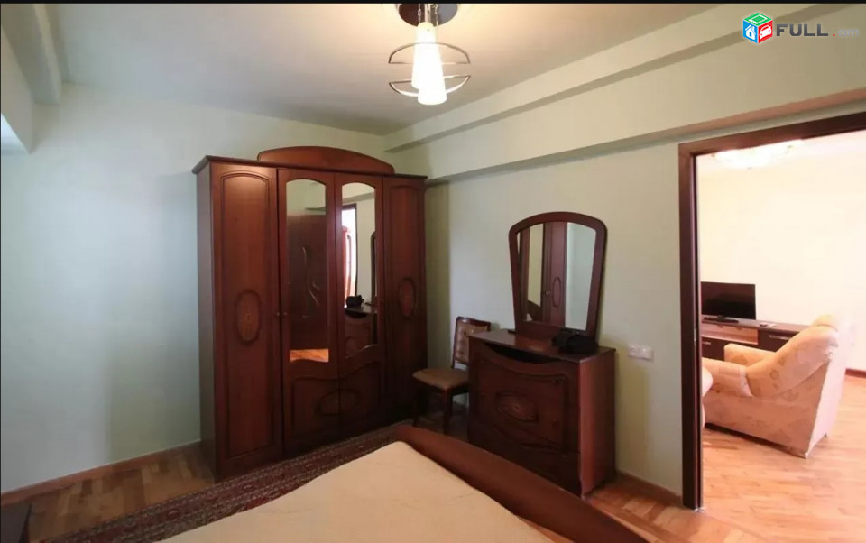 LA09550 Վարձով 3 սենյականոց բնակարան Սայաթ-Նովայի պողոտայում