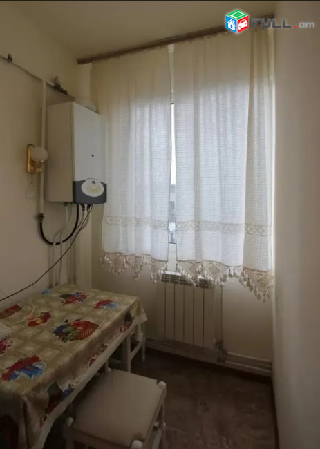 LA09550 Վարձով 3 սենյականոց բնակարան Սայաթ-Նովայի պողոտայում