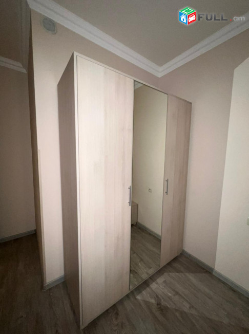 LA09558 Վարձով 2 սենյականոց բնակարան Օրբելի փողոցում 