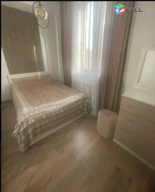 LA09562 Վարձով 2 սենյականոց բնակարան Արամ Խաչատրյանի փողոցում