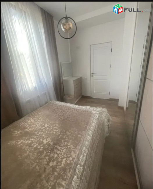 LA09562 Վարձով 2 սենյականոց բնակարան Արամ Խաչատրյանի փողոցում