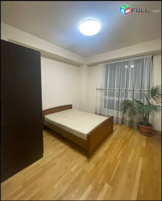 LA09580 Վարձով 3 սենյականոց բնակարան Պարույր Սևակի փողոցում, նորակառույց շենքում 