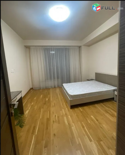 LA09580 Վարձով 3 սենյականոց բնակարան Պարույր Սևակի փողոցում, նորակառույց շենքում 