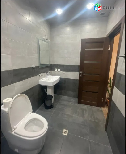 LA09580 Վարձով 3 սենյականոց բնակարան Պարույր Սևակի փողոցում, նորակառույց շենքում 