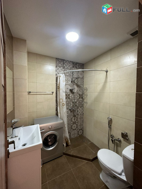 LA09582 Վարձով 2 սենյականոց բնակարան  Լենինգրադյան փողոց , նորակառույց շենքում