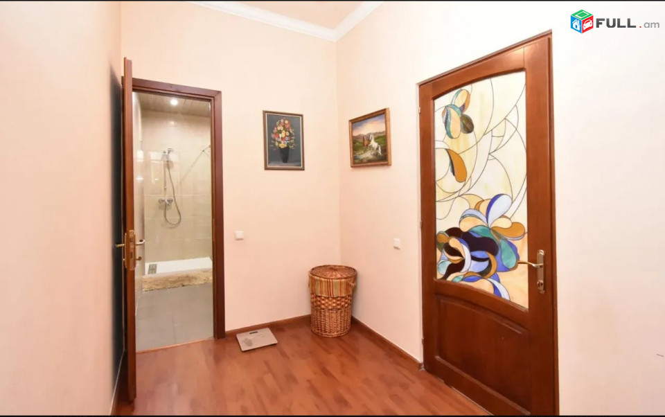 LA09672 Օրավարձով 3 սենյականոց բնակարան  Եկմալյան փողոց , նորակառույց շենքում