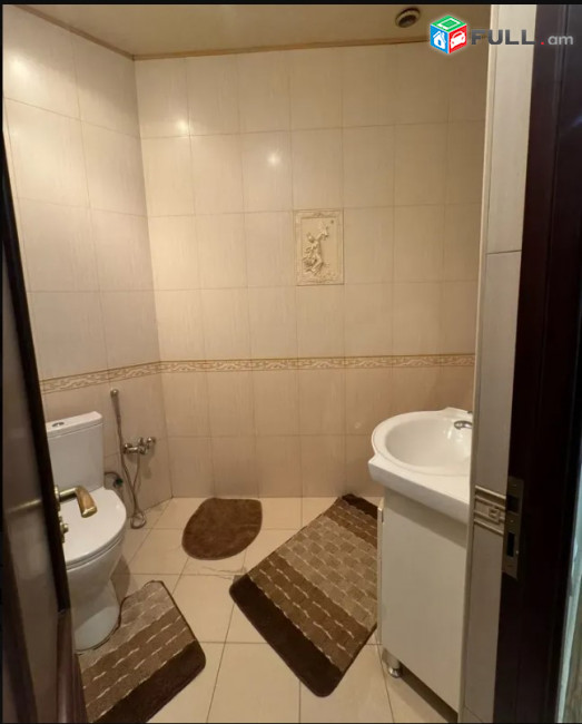 LA09680 Վարձով 3 սենյականոց բնակարան Վարդանանց փողոց ,  նորակառույց շենքում 