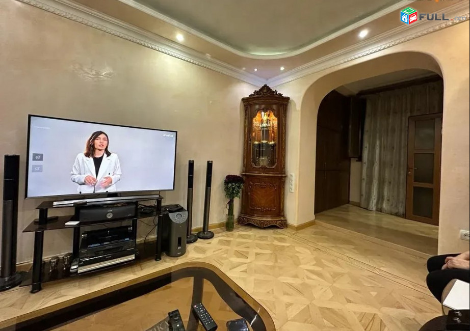 LA09702 Վարձով 3 սենյակ և փակ պատշգամբ   Արամ Խաչատրյանի փողոցում