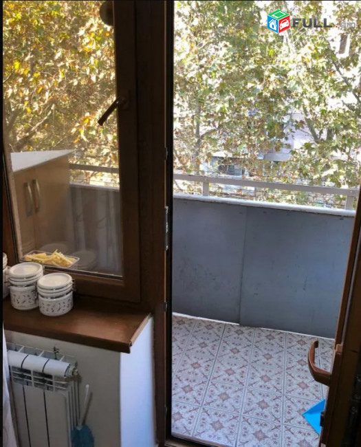 LA09702 Վարձով 3 սենյակ և փակ պատշգամբ   Արամ Խաչատրյանի փողոցում