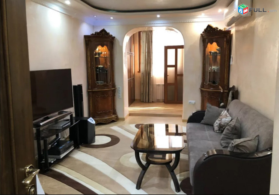 LA09702 Վարձով 3 սենյակ և փակ պատշգամբ   Արամ Խաչատրյանի փողոցում