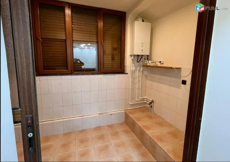 LA09712 Վարձով 89 քմ.  տարածք Վաղարշ Վաղարշյան փողոցում Արաբկիրում