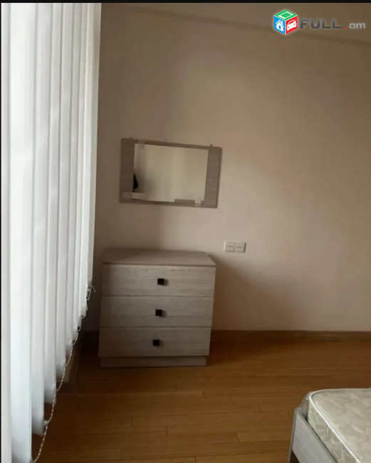 LA09742 Վարձով 4 սենյականոց բնակարան Արգիշտի փողոց,  նորակառույց շենքում