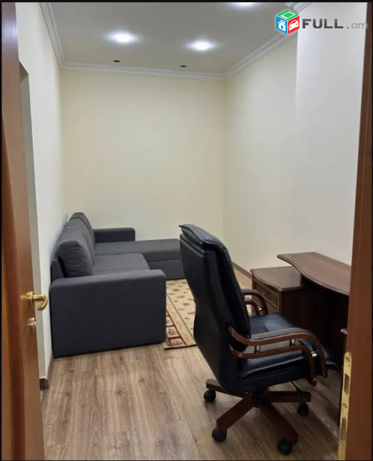 LA09765 Վարձով 4 սենյականոց բնակարան Վարդանանց փողոց , նորակառույց շենքում 