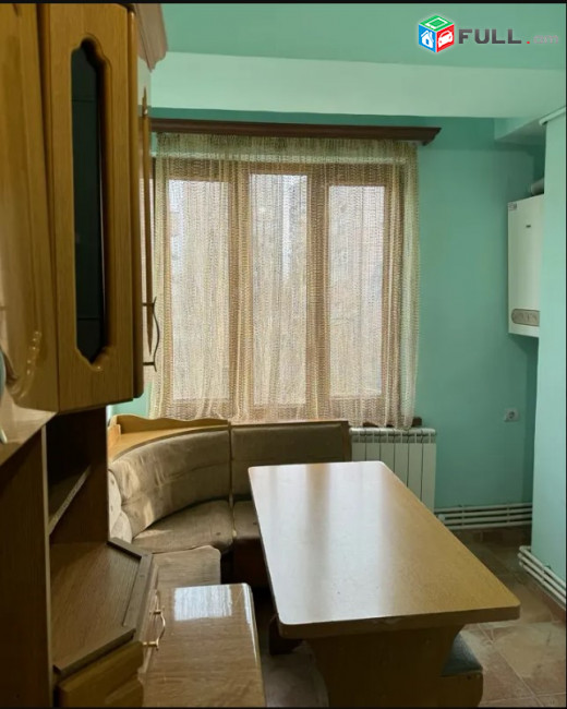 LA09800 Վարձով 3 սենյականոց բնակարան Արցախի փողոցում