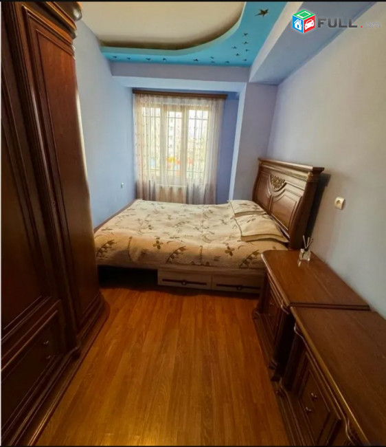 LA09800 Վարձով 3 սենյականոց բնակարան Արցախի փողոցում