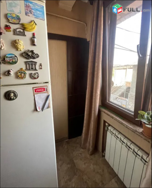 LA09845 Վարձով 3 սենյականոց բնակարան Էրեբունու փողոցում