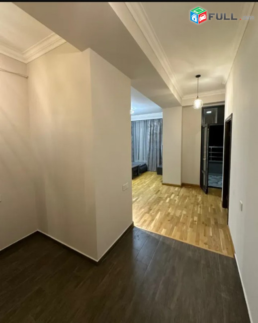 LA09854 Վարձով 3 սենյականոց բնակարան  Պարույր Սևակի փողոց,նորակառույց շենքում
