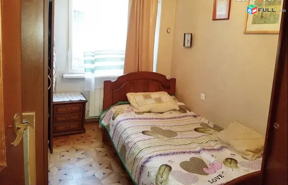 LA09856 Վարձով 4 սենյականոց բնակարան Երվանդ Քոչար փողոցում