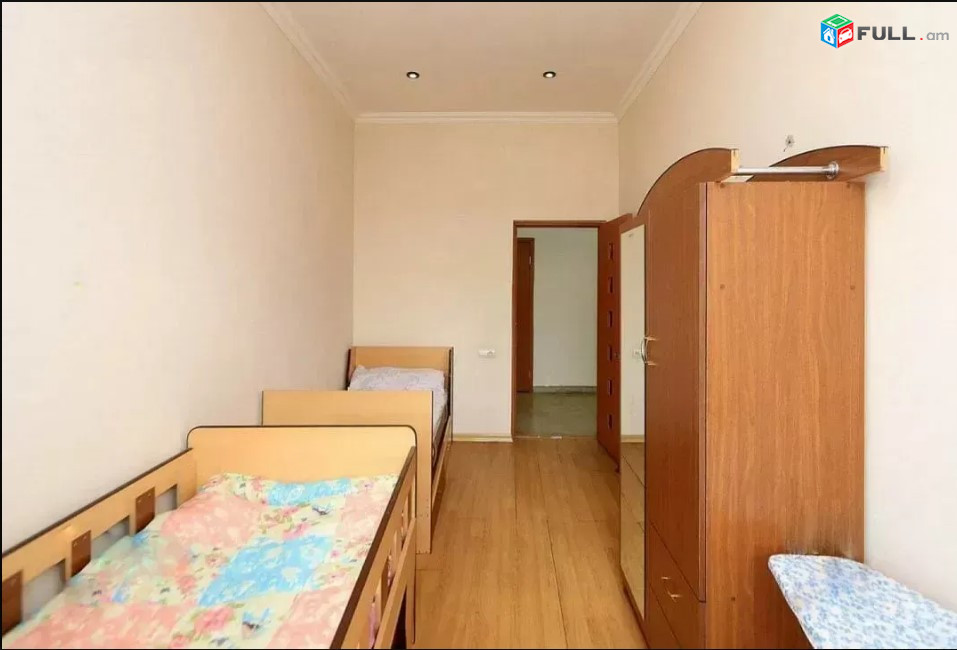 LA00958 Վարձով 4 սենյականոց բնակարան Ձորափի փողոց , նորակառույց շենք