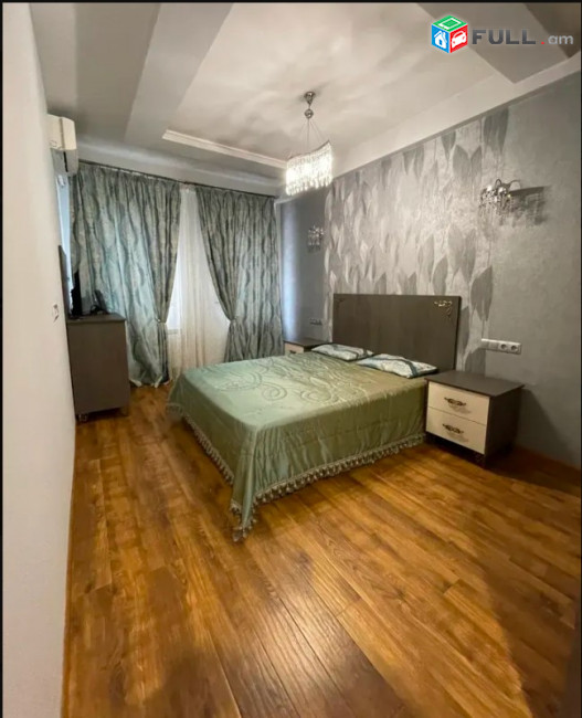 LA10038 Վարձով 4 սենյականոց բնակարան  Հանրապետության փողոց, նորակառույց շենքում