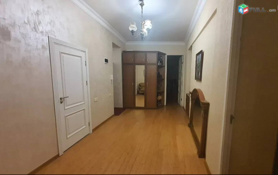 LA10070 Վարձով 3 սենյականոց բնակարան Մոսկովյան փողոցում