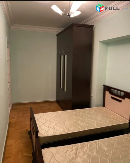 LA10078 Վարձով 4 սենյականոց բնակարան Արամ Խաչատրյան փողոցում