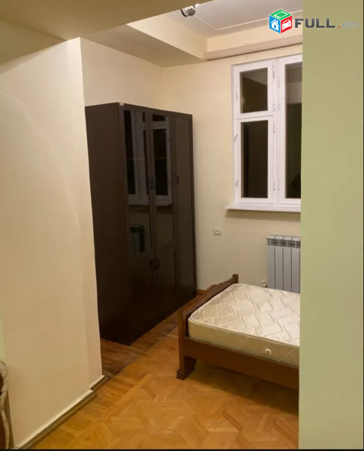 LA10078 Վարձով 4 սենյականոց բնակարան Արամ Խաչատրյան փողոցում