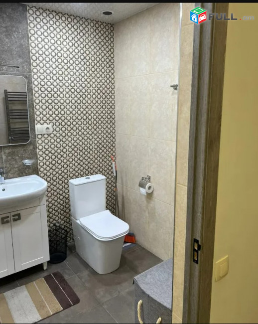 LA10174 Վարձով 2 սենյականոց բնակարան Արամ Խաչատրյան փողոց ,  նորակառույց շենքում