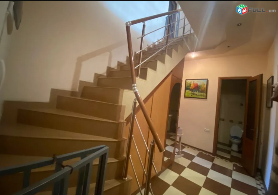 LA10177  Օրավարձով 7 սենյականոց բնակարան Նալբանդյան փողոց,  Հ. Հ . հրապարակի հարևանությամբ