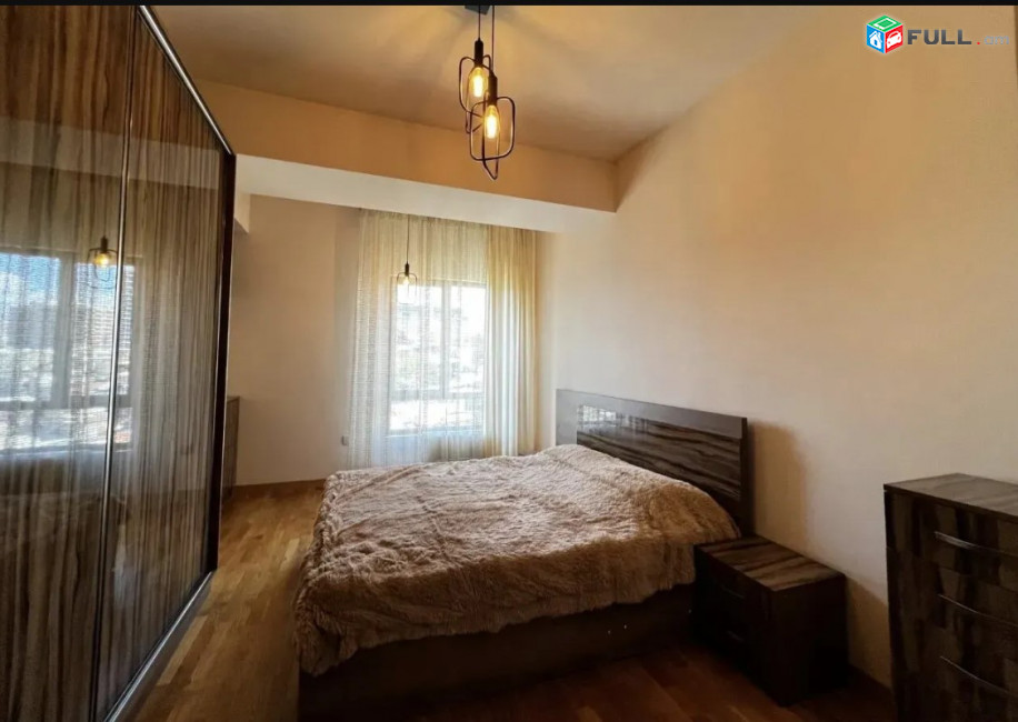 LA10213  Վարձով 3 սենյականոց բնակարան Լեոյի փողոցում, նորակառույց շենքում
