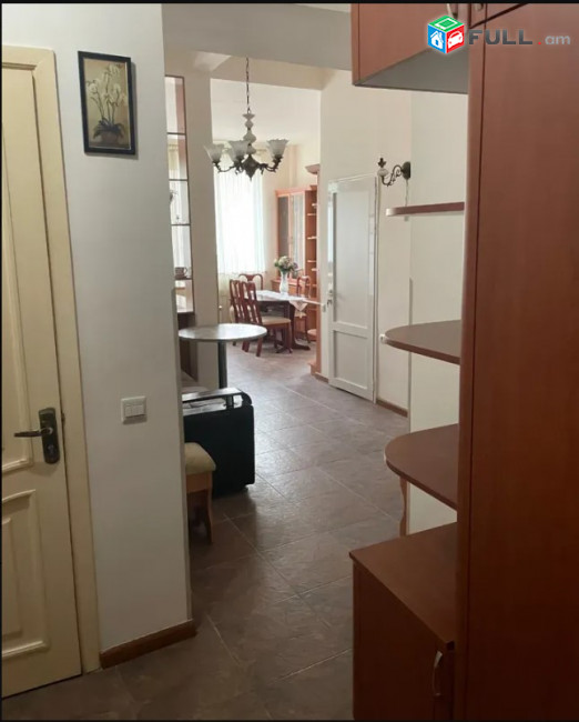LA10341 Վարձով 3 սենյականոց բնակարան Տպագրիչների փողոցում